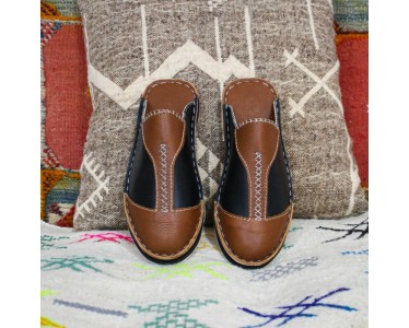 Babouche artisanale en cuir – Fabrication marocaine à Agadir