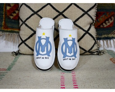 Babouche artisanale en cuir – Fabrication marocaine à Agadir